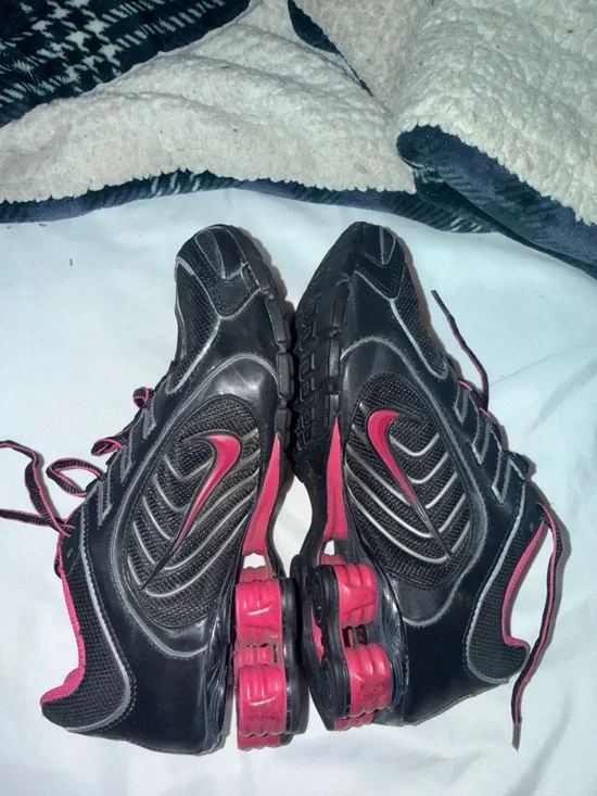Broken Nike shox Black and Pink Shox Athletic Sneakers size 6 - Picture 5 of 9